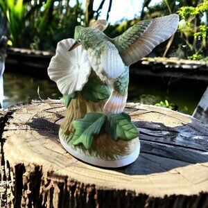 1991 Lefton Nest Egg Collection Hummingbird #00245. Excellent.